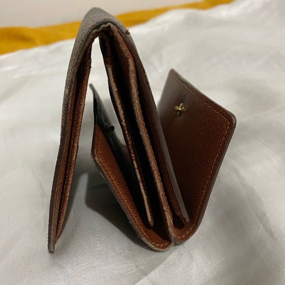 Louis Vuitton Small Wallet - Picture 9 of 9